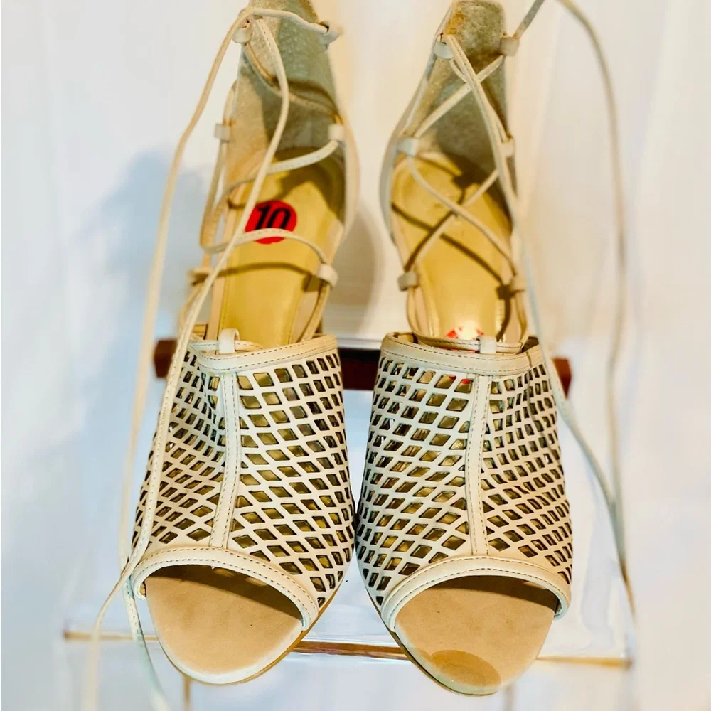 Vince Camuto Cream Heels with Woven Pattern - Picture 4 of 14